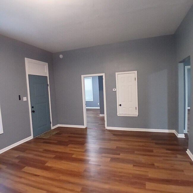 Building Photo - 949 Kney St