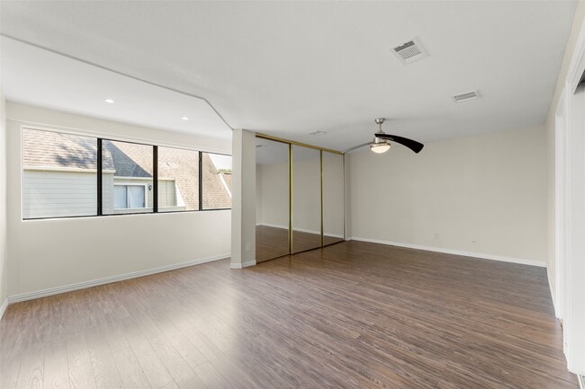 Building Photo - 2329 Briarwest Blvd