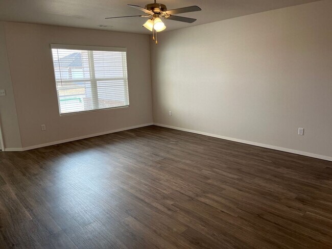 Building Photo - Your Next Home Awaits! | Pre-Leasing a Spacious 4-Bed, 2-Bath Home in Somerset
