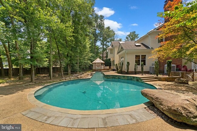 Building Photo - 1301 Daviswood Dr
