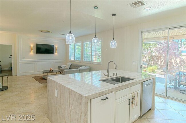 Building Photo - BEAUTIFUL 2 STORY 5 BEDROOM 4 FULL BATHROO...