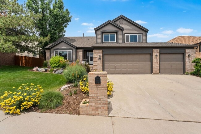 Primary Photo - Stunning Fully Furnished Rental in Golden,...