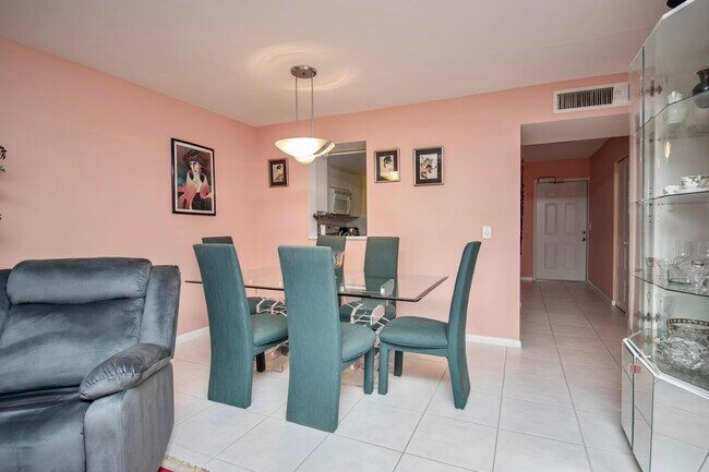 Building Photo - 14671 Bonaire Blvd