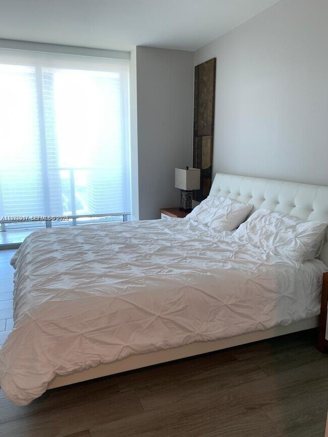 Building Photo - 1100 S Miami Ave