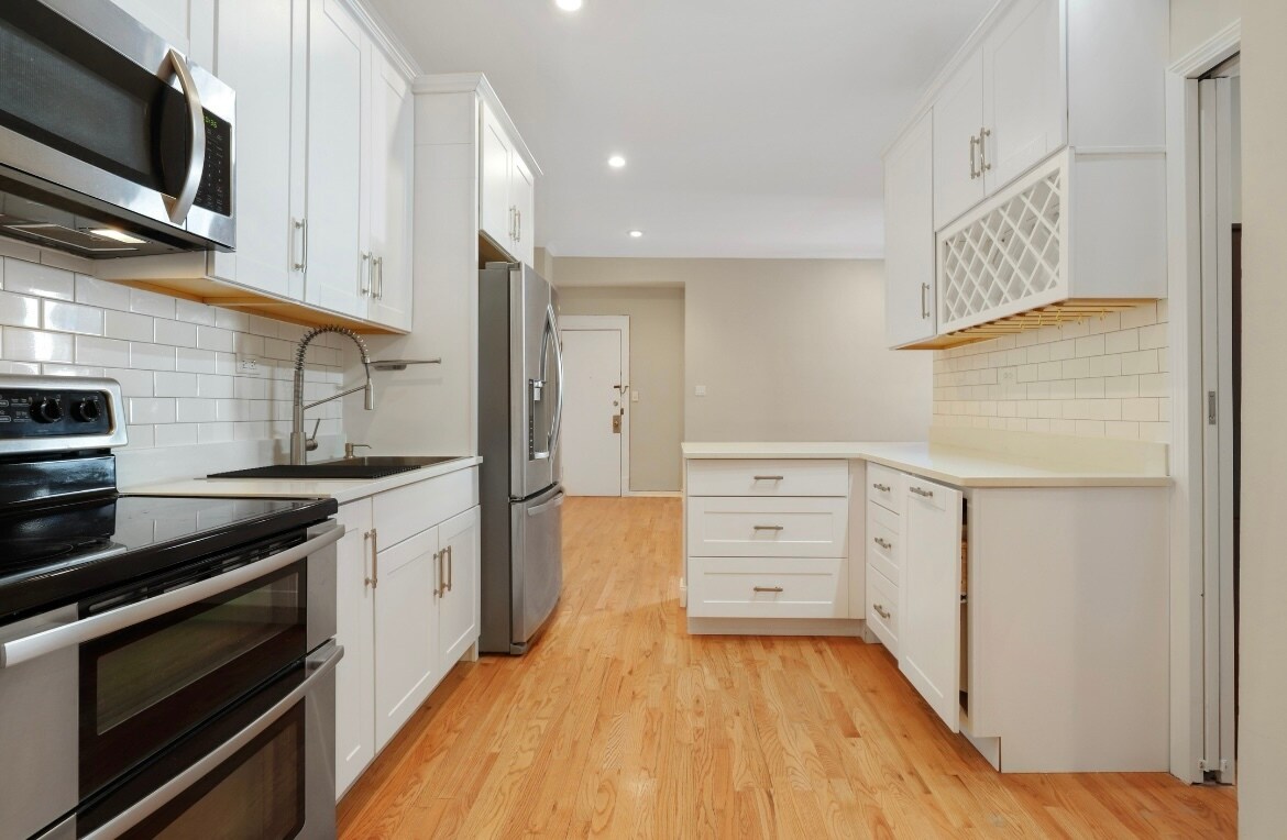 Building Photo - 20 E Goethe St