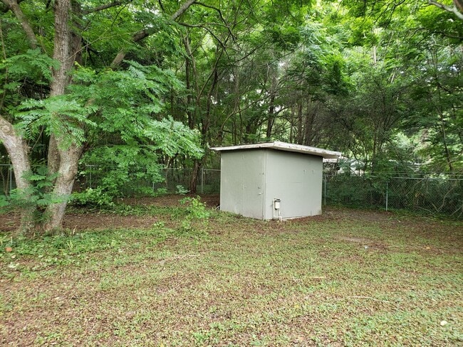 Building Photo - 3 Bed, 2 Bath, 1 Car garage.