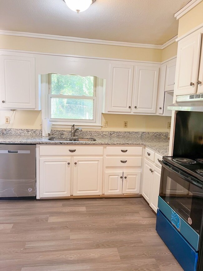 Building Photo - 2117 Clairmont Dr
