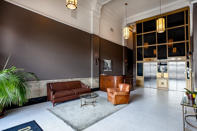 Building Photo - 257 S Spring St