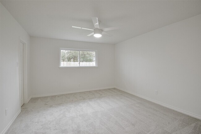 Building Photo - 3230 Golden Leaf Dr