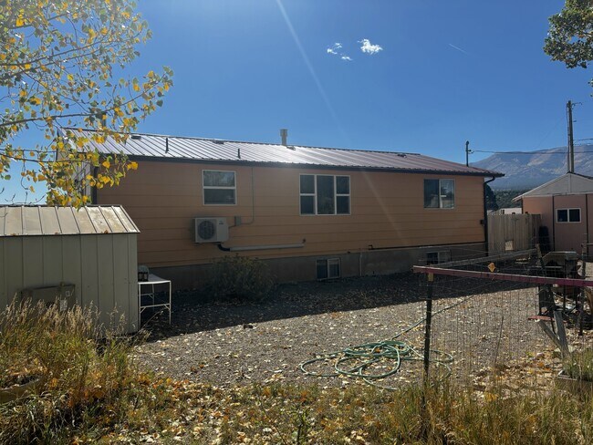 Building Photo - 580 W Abajo Dr