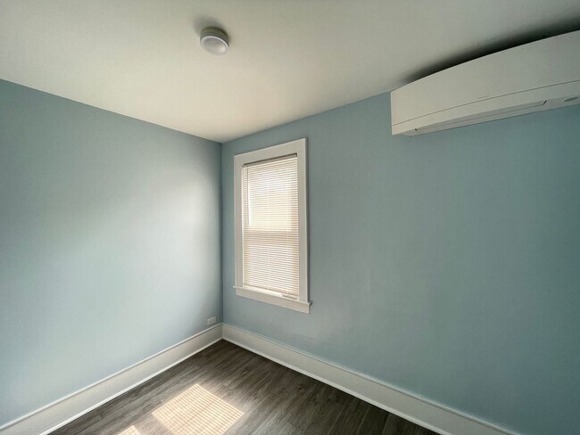 Building Photo - 9 Oak St