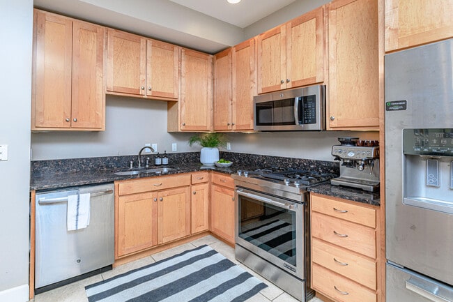 Building Photo - 2 E Clarkson Rd