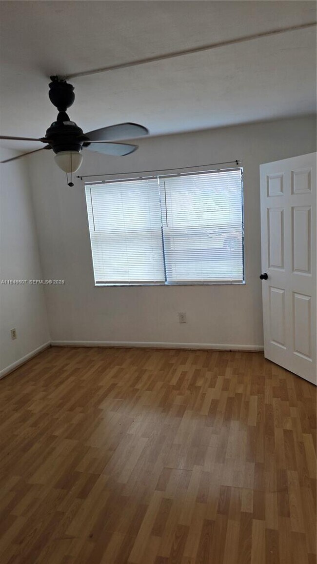 Building Photo - 871 NE 207th Ln