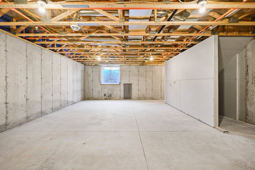 Building Photo - 5713 Eternity Dr