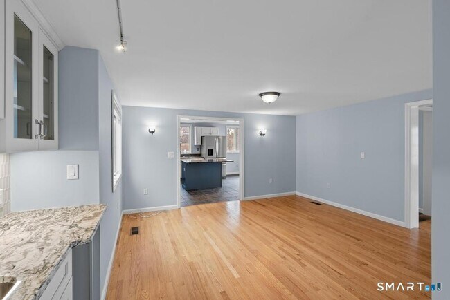 Building Photo - 83 Meadowbrook Rd