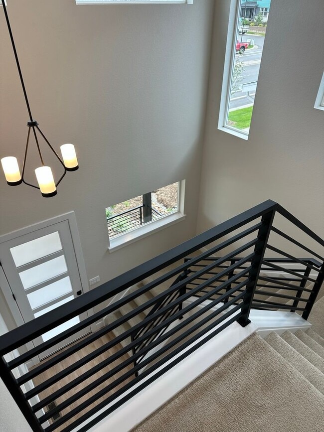 Building Photo - Beautiful Painted Prairie - 4 Bed room home - Available April!!