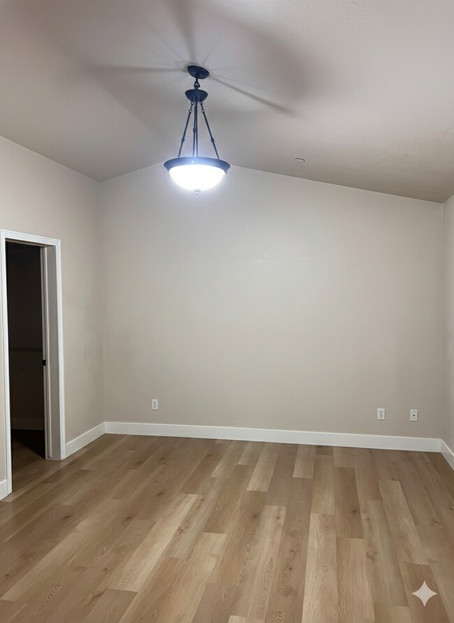 Building Photo - 956 W 580 S