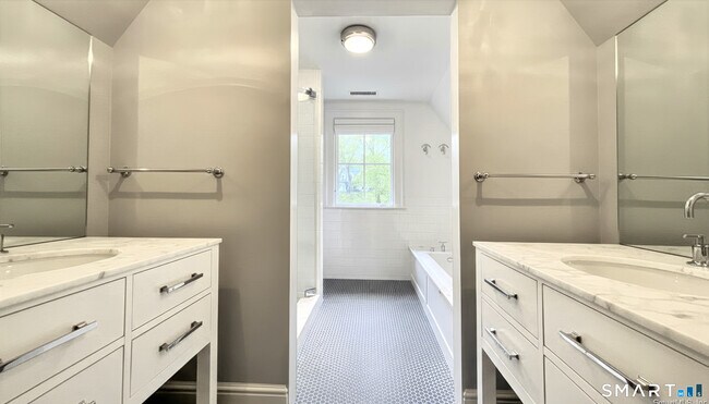 Building Photo - 7 Whaling Rd