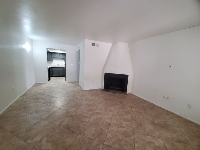 Building Photo - 2 Bedroom condo -w/d- Old Town Scottsdale/...