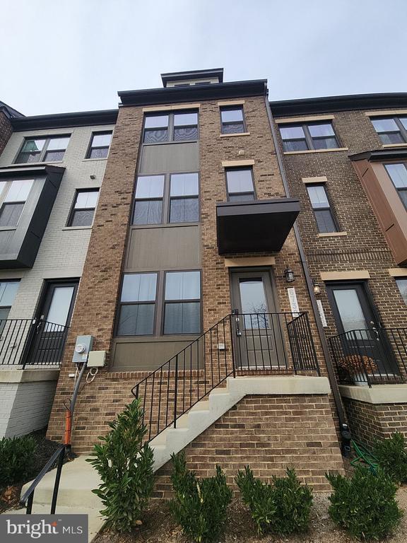 Building Photo - 6730 Belcrest Rd