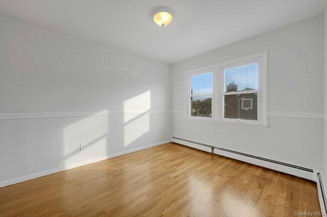 Building Photo - 52 Post Pl