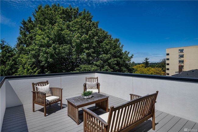 Building Photo - 5201 Phinney Ave N