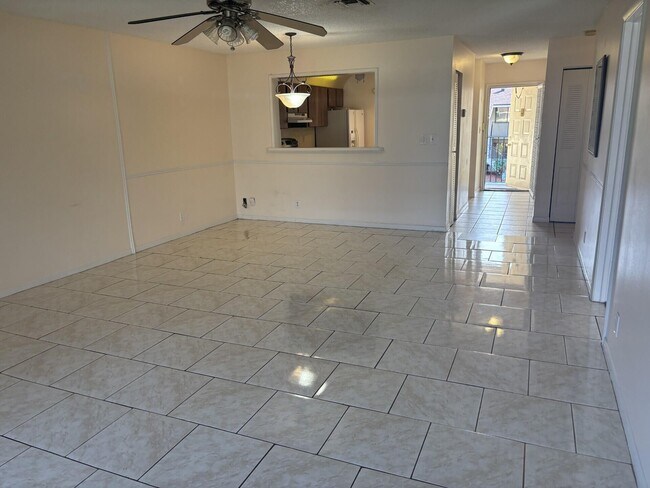 Building Photo - 110 SE 7th St