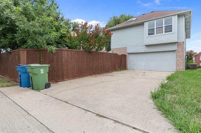 Building Photo - 1446 Creekview Dr