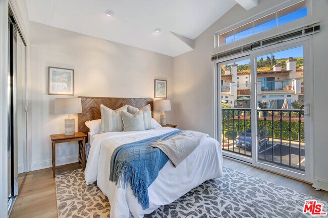 Building Photo - 6412 Lunita Rd