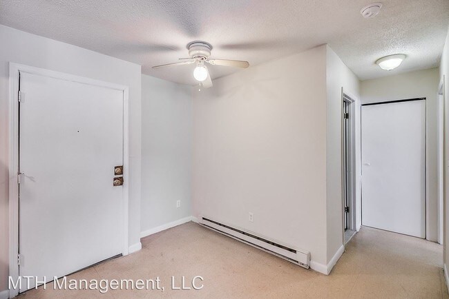 Building Photo - 3553 E Manhattan Blvd