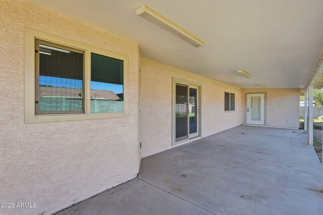 Building Photo - 7016 E Menlo St