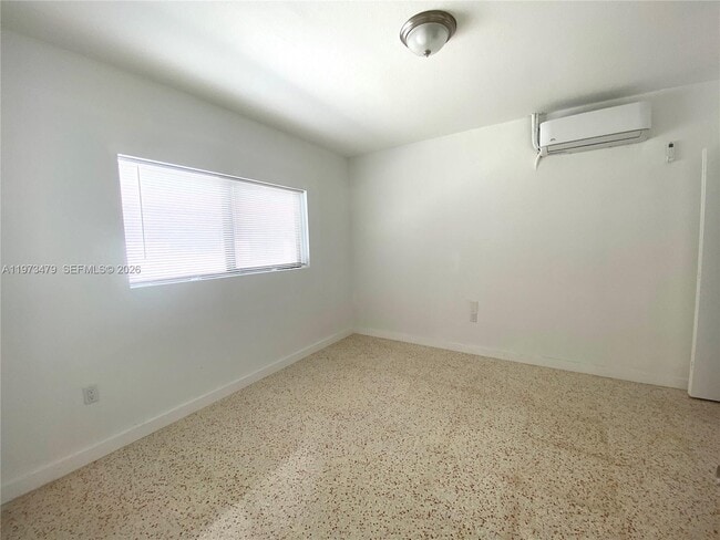 Building Photo - 165 NE 56th St