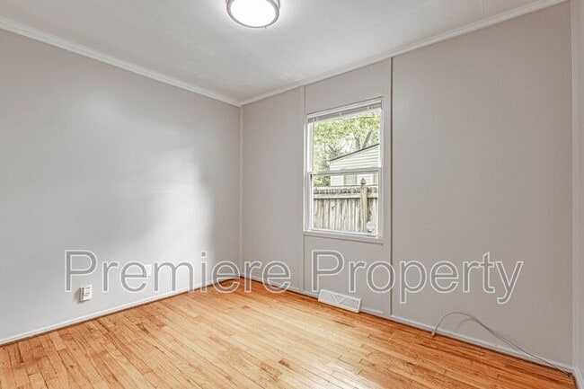 Building Photo - 1109 NE 44th St