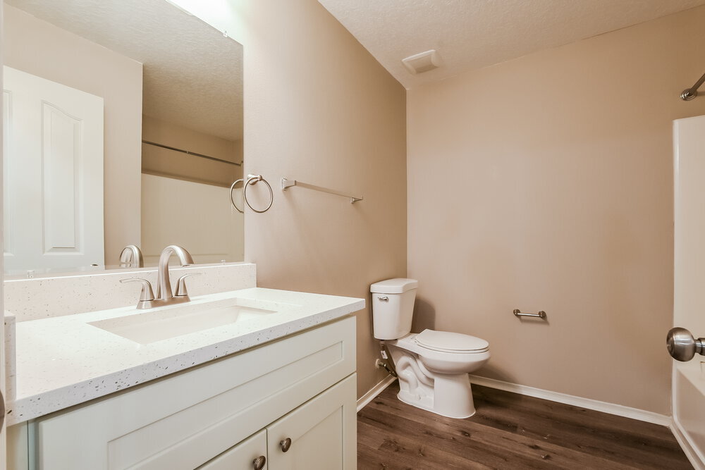 Building Photo - 13501 Laranja St