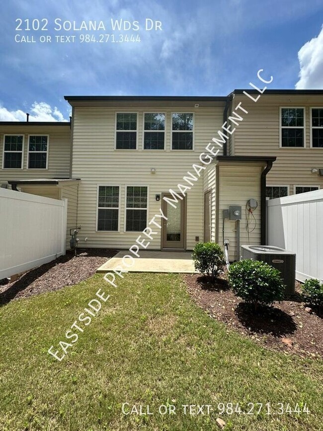 Building Photo - 2102 Solana Wds Dr
