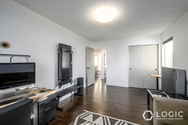 Building Photo - Stunning Home in Cottonwood Heights!!