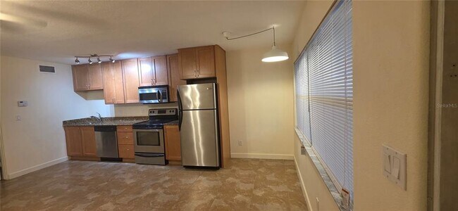 Building Photo - 224 6th Ave N