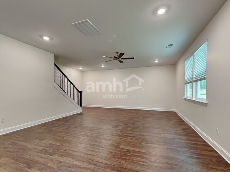 Building Photo - 633 Rivermist Dr