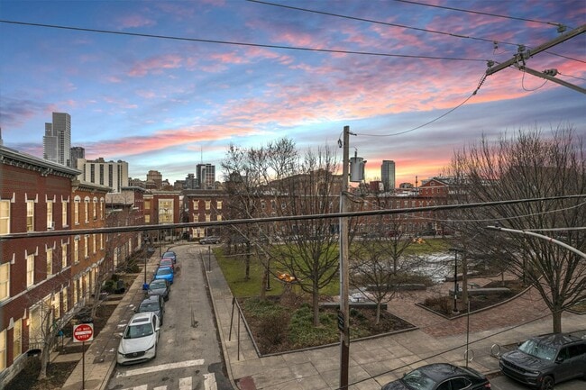 Building Photo - 1228 Catharine St