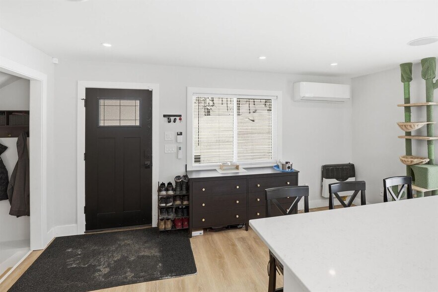 Building Photo - 253 Upper Mad River Rd