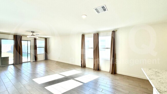 Building Photo - 1642 W Pima Ave