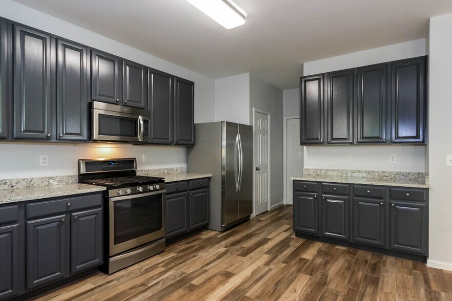 Building Photo - 50 Brookview Dr