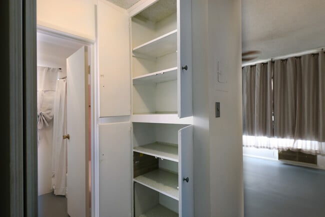 Building Photo - 250 Linden Ave