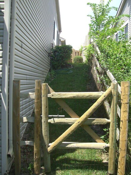 Building Photo - 722 Hilltop Ln