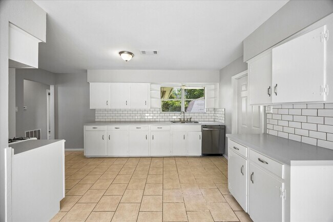Building Photo - 10214 Torrington Ln