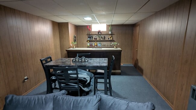 Building Photo - Welcome to this gem located in the heart of Perry township!