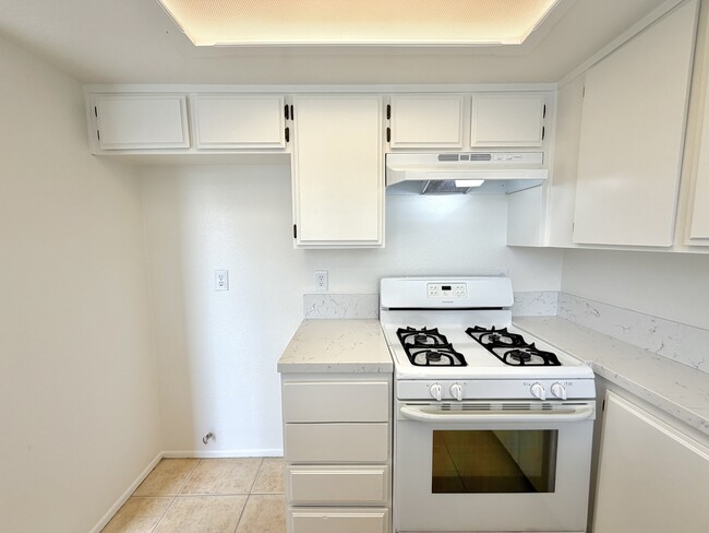 Building Photo - 2660 Twain Dr