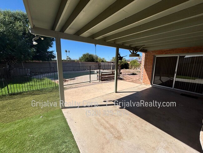 Building Photo - Eastside 4 Bedroom, 2 Bath House w/ Pool f...
