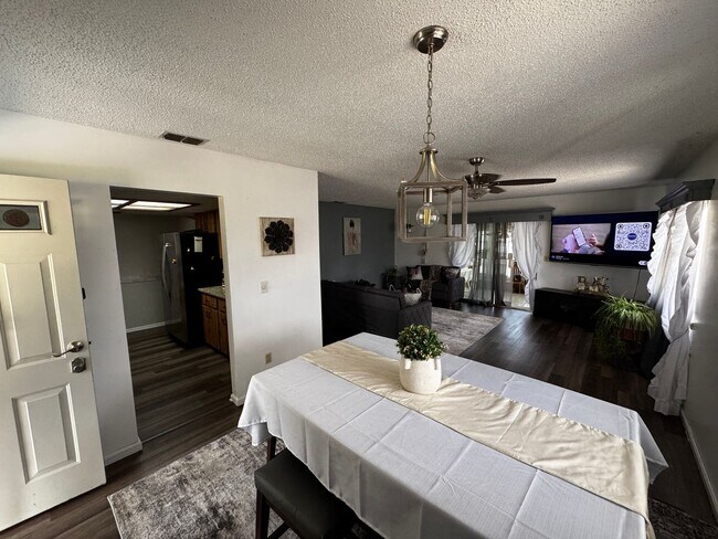 Building Photo - Charming Ocala Retreat in Peaceful 55+ Community – Move-In Ready!