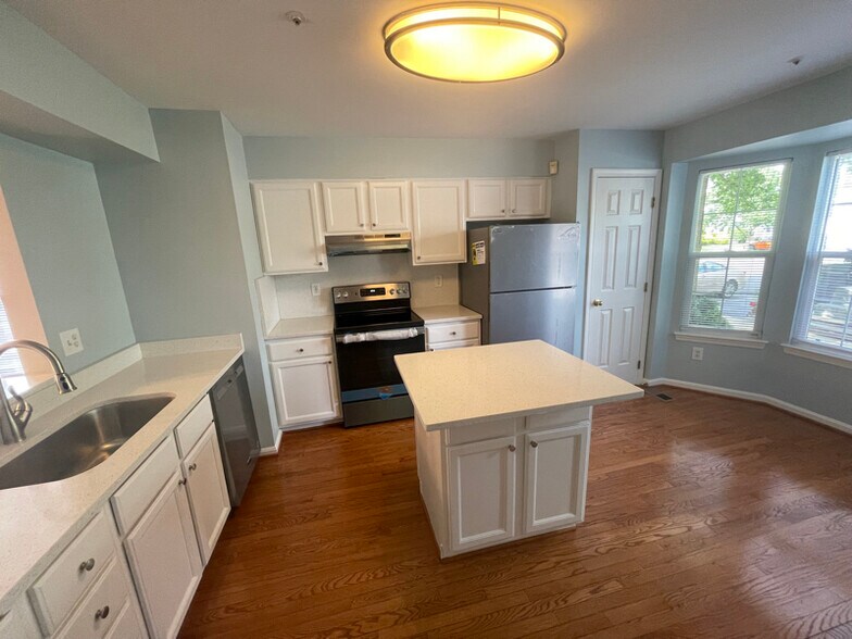 Building Photo - 6263 Deep Earth Ln